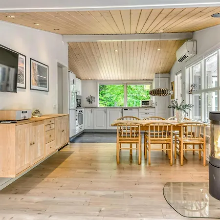 Nice Home In Blavand With Sauna * ブラーバンド